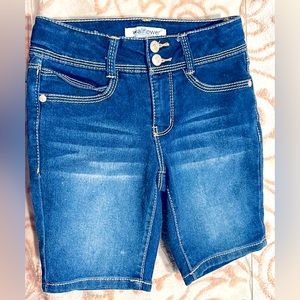 Girls Size 7 Wallflower shorts